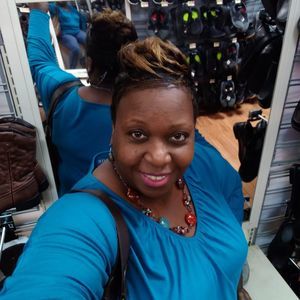 Meet your Posher, Sharon